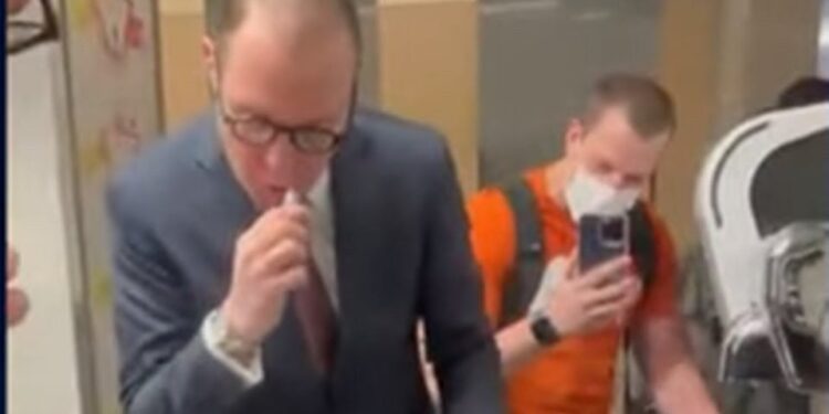 Polícia Civil indicia por 3 crimes homem que ameaçou advogado de Lula