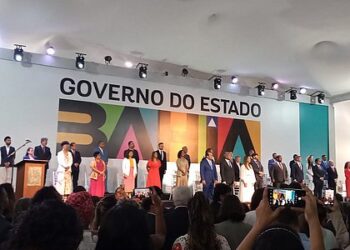 Jerônimo Rodrigues dá posse aos novos secretários de governo