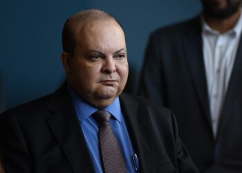 Terrorismo em Brasília: celular de governador afastado, Ibaneis Rocha, é entregue à PF