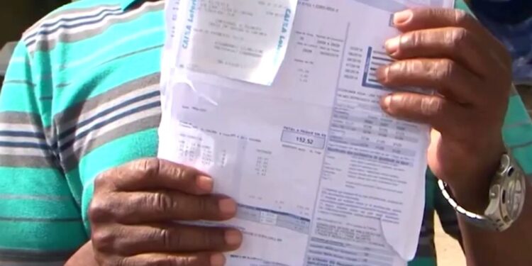 Governo da Bahia anuncia reajuste de 11,73% na conta de água