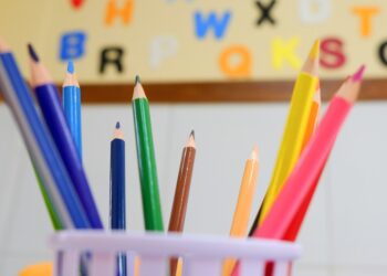 Procon divulga lista de itens proibidos de serem exigidos por escolas em Feira de Santana; confira