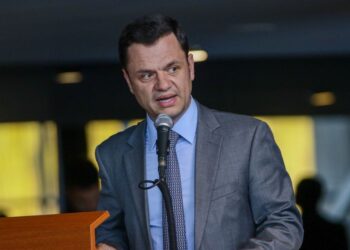 Anderson Torres é preso pela Polícia Federal após chegar a Brasília