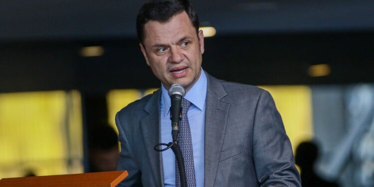 Anderson Torres é preso pela Polícia Federal após chegar a Brasília