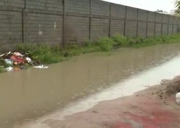 Ruas alagadas, rio transborda e muros desabam: chuva faz transtornos em Feira de Santana, Jacobina e Ipiaú