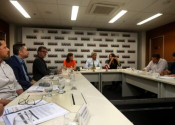 Governador da Bahia afirma que Estado vai pagar piso nacional dos professores