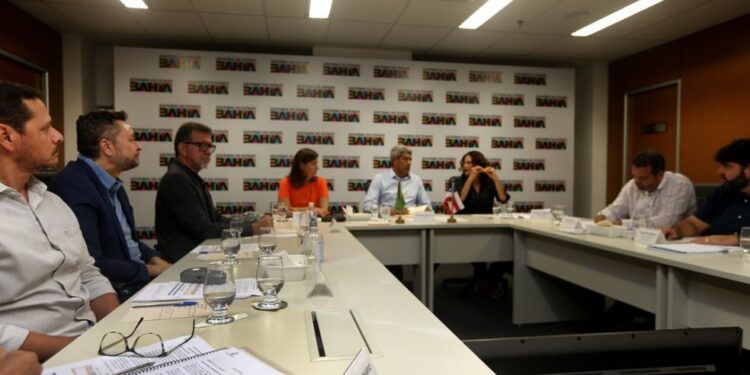 Governador da Bahia afirma que Estado vai pagar piso nacional dos professores