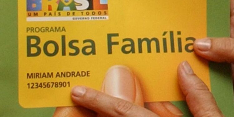 Novo cartão do Bolsa Família terá função de débito, anuncia Caixa
