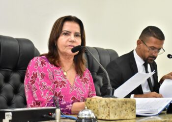 Presidente da Câmara cumpre decisão judicial e autoriza vale-alimentação do servidor efetivo