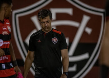 “Quero agradecer a todos os setores do clube”, diz Burse após demissão