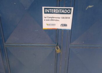 Fábrica clandestina de piscinas e caixas d’água é interditada por poluição na Bahia