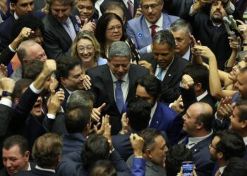 Com votação recorde, Lira é reeleito presidente da Câmara