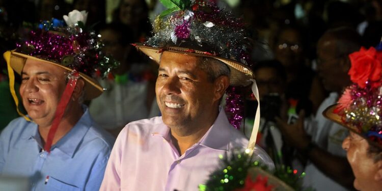 Governador da Bahia ‘dá a letra’ e fala de fantasias ‘proibidas’ no carnaval: ‘indígena, travesti e pessoas pretas não são fantasia’