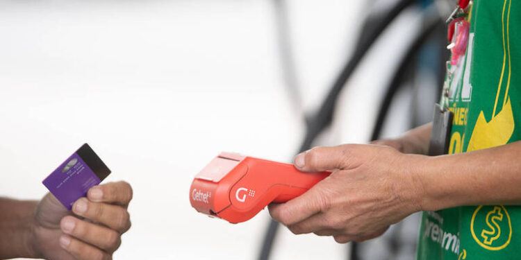 Cartões de crédito por aproximação são alvo de novos golpes