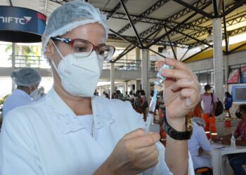 Feira completa três anos do 1° caso da Covid com quase 1,6 milhão de vacinados