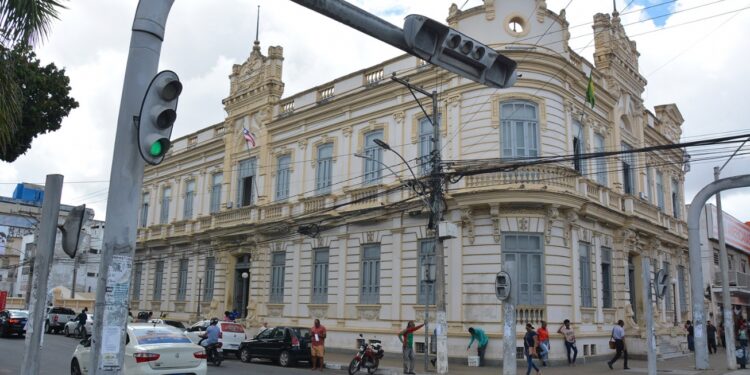 Mudança na estrutura do Município, com criação de superintendência e subsecretarias