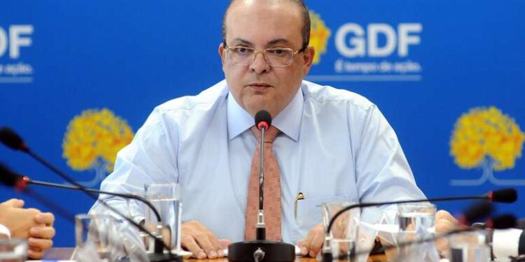 Alexandre de Moraes revoga o afastamento do governador Ibaneis Rocha, do DF