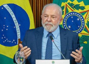 Com pneumonia e influenza, Lula vai passar uma semana em tratamento, diz médico