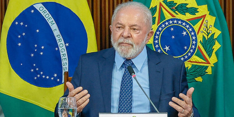 Com pneumonia e influenza, Lula vai passar uma semana em tratamento, diz médico