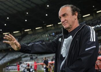 Corinthians contrata técnico Cuca para substituir Fernando Lázaro