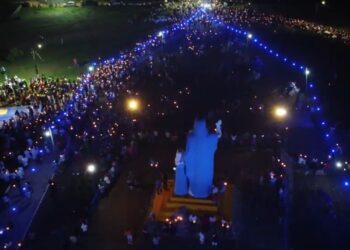 Procissão do Fogaréu reúne multidão e ilumina ruas de Serrinha