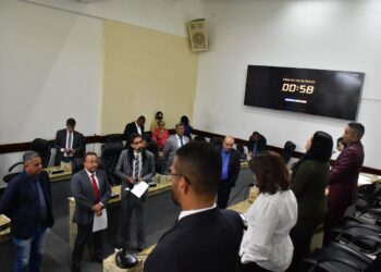 Câmara faz minuto de silêncio em homenagem à mãe do radialista Dilton Coutinho, sepultada hoje