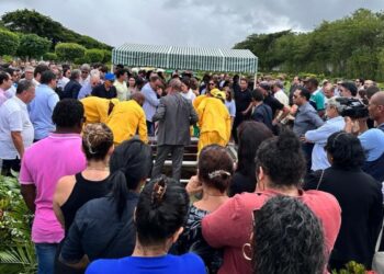 Emoção marca despedida a Evaldo Martins