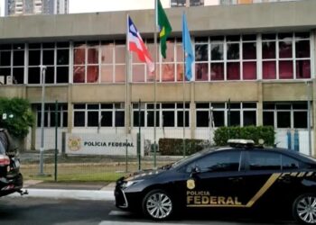 Polícia Federal cumpre mandado de busca e apreensão na casa de aluno suspeito de ameaçar professores por e-mail na BA