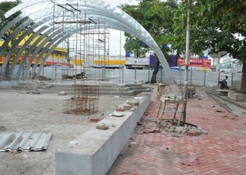 Reforma da praça do Tomba segue avançando