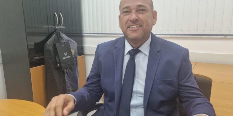 Binho Galinha defende energia solar no Centro de Convenções de Feira