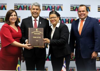 Nova reitora da UEFS é empossada pelo governador Jerônimo Rodrigues
