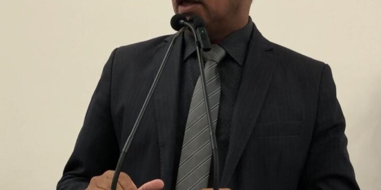 “Feirantes são maltratados pelo governo”, denuncia vereador