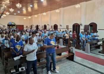Coordenação Arquidiocesana realiza o terço na praça na Igreja Nossa Senhora do Perpétuo Socorro