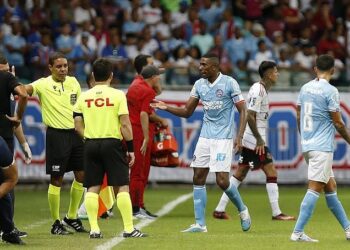 CBF vê erro na expulsão de Kanu, além de simulação de Gabigol