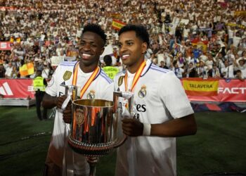 Rodrygo brilha e “zera” títulos no Real Madrid com Vinícius Junior e Militão: “Aos 22, já ganhei tudo”