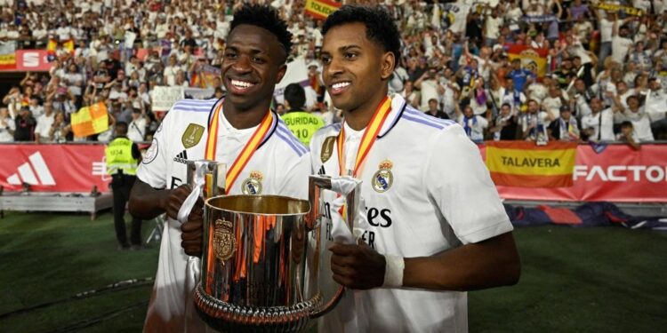 Rodrygo brilha e “zera” títulos no Real Madrid com Vinícius Junior e Militão: “Aos 22, já ganhei tudo”