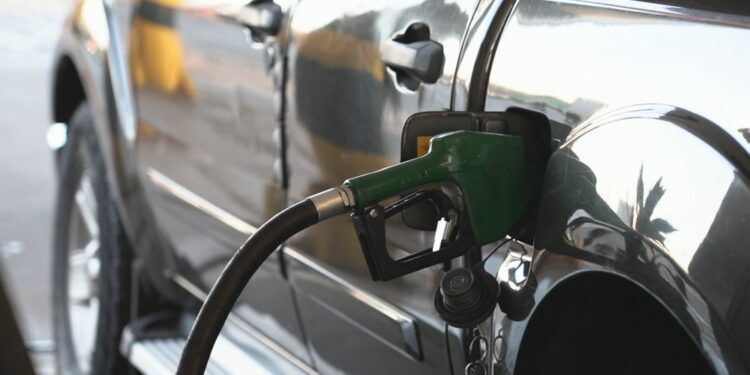 Bahia tem aumento de 5% no preço da gasolina; reajuste do diesel é de 2%