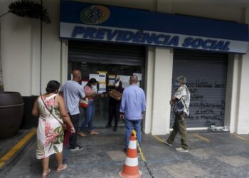 Lula antecipa pagamento de décimo-terceiro para 30 milhões de beneficiários do INSS