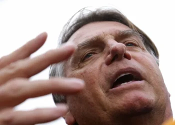 Com 3×1 para tornar Bolsonaro inelegível, TSE suspende sessão; julgamento retorna na sexta