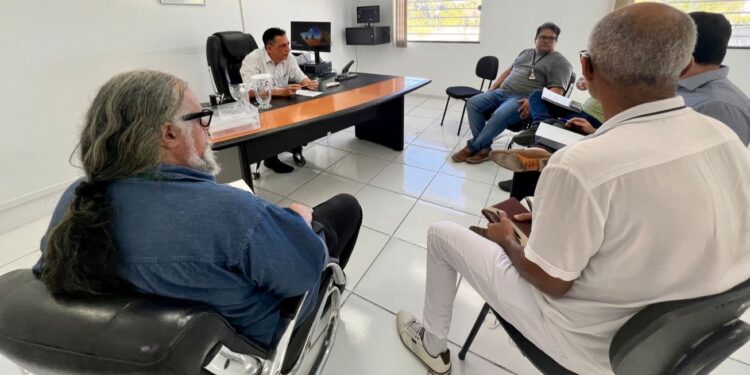 Sérgio Carneiro reúne corpo técnico da SMTT e discute soluções para o sistema de transporte
