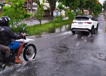 Cuidados no trânsito devem ser redobrados no período chuvoso