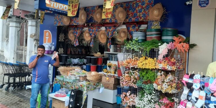 Clima das festas juninas toma conta do centro de Feira de Santana