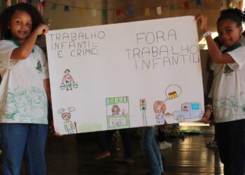 Estudantes da Educação Municipal usam músicas e poesias em alerta ao trabalho infantil