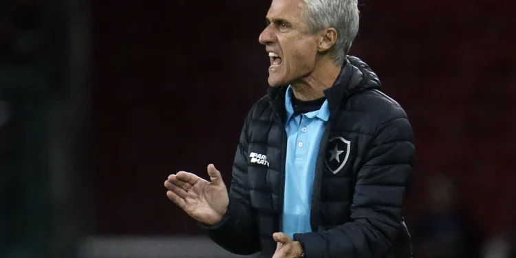 Luís Castro aceita proposta do Al Nassr e deixa o Botafogo