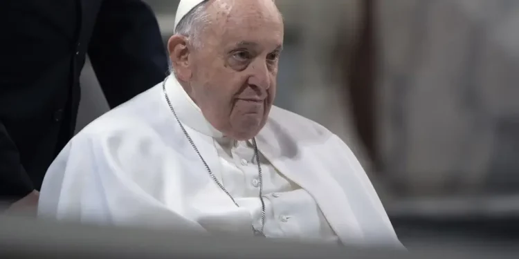 Papa Francisco passará por cirurgia abdominal de emergência nesta quarta-feira