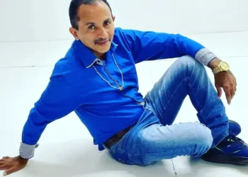 Empresários de Manoel Gomes, do hit Caneta Azul, brigam por dívida milionária