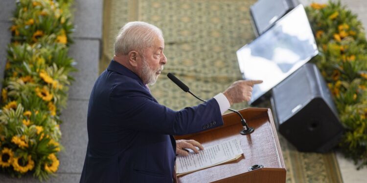 Lula diz que equipe de governo não é clube ou grupo de amigos