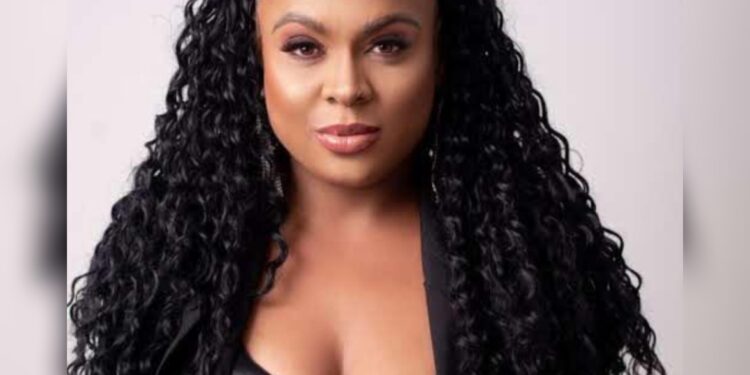 Cantora de forró feirense lança novo EP.