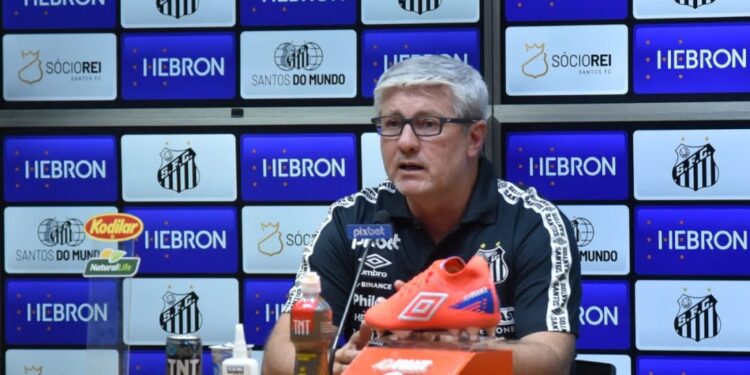 Santos demite Odair Hellmann