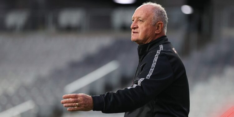 Atlético-MG acerta com Felipão