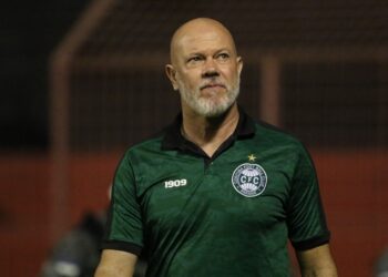 Coritiba demite o técnico Antônio Carlos Zago